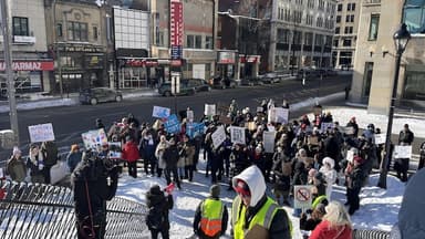 Manifestation contre l’ICE devant le consulat étasunien à Montréal