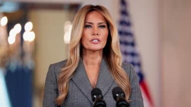 Melania Trump dément tout lien avec Epstein et appelle au témoignage des victimes