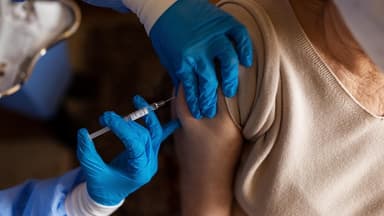 La vaccination gratuite contre le zona ratisse-t-elle assez large?