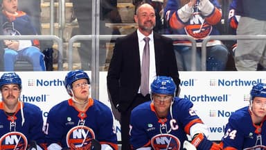 Une première victoire pour DeBoer derrière le banc des Islanders