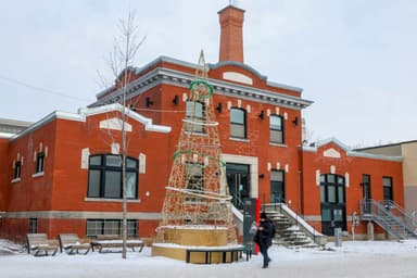 Plaza St-Hubert | Une piscine convertie en halte-chaleur