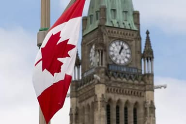 Les fonctionnaires fédéraux reprennent le travail au bureau quatre jours par semaine