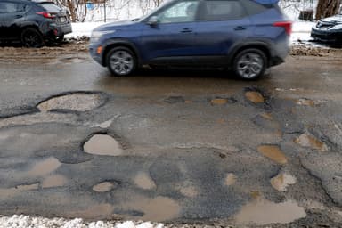 Circulation | Pourquoi y a-t-il tant de nids-de-poule à Montréal (et pas ailleurs) ?