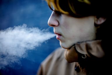 Vapotage | Encore deux fois plus populaire chez les jeunes