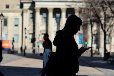 États-Unis et Royaume-Uni | Le téléphone lié à « la chute de la fécondité », selon deux études