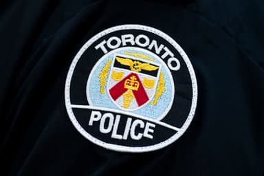 Au moins sept policiers de Toronto arrêtés pour trafic de drogue et de vol de voitures