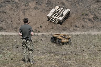 De la Lune aux champs de bataille | Des robots sur tous les fronts
