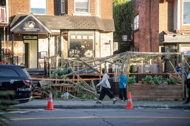 Malaise d’un chauffeur | Un autobus de la STM dévie de sa trajectoire et percute des terrasses, deux blessés mineurs