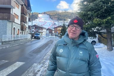 Entraîneur de l’équipe canadienne de ski alpin | Les dixièmes Jeux de Serge Dugas
