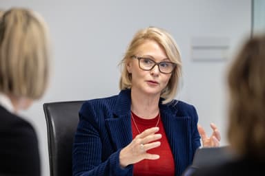 Entrevue éditoriale avec Geneviève Biron | Le virage numérique de Santé Québec nimbé d’incertitude