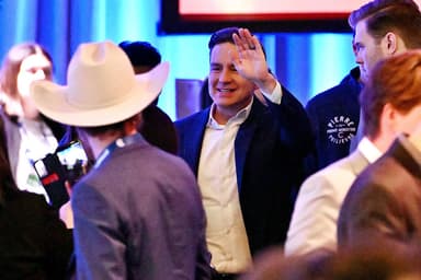 Solide vote de confiance de ses troupes | Poilievre peut enfin tourner la page sur la défaite électorale