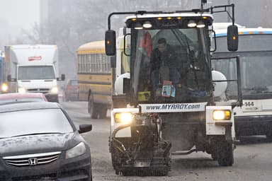 Colmateuse de nids-de-poule | La Python 5000, un animal capricieux