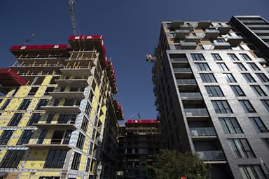 Réglementation en construction | Des milliards payés par les locataires et propriétaires