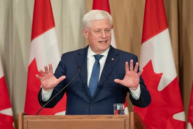 Dévoilement de son portrait officiel | Stephen Harper appelle les libéraux et les conservateurs à se concerter