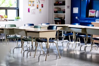 Vouvoiement, laïcité et… un peu de lest pour 2026 ?