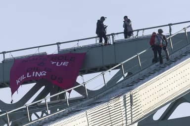 Escalade du pont Jacques-Cartier | Une juge critique le DPCP pour avoir « muselé » les militants écologistes