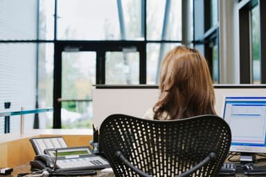 Retour au bureau des fonctionnaires fédéraux | Les entreprises emboîteront-elles le pas ?