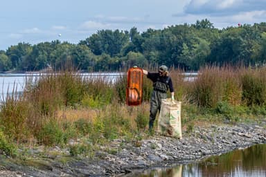 Pollution plastique | Grande opération de nettoyage pour une petite île