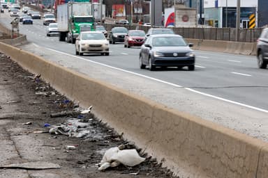 Détritus en bordure des autoroutes | Plus de 70 % des déchets pourraient être recyclés