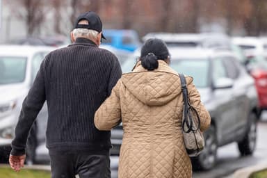 Comment mieux vieillir chez soi avec la démence ?