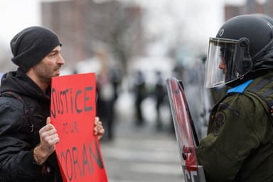 Longueuil | Des centaines de manifestants dénoncent la brutalité policière