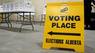 Élections Alberta est prête pour le vote en personne pour le référendum