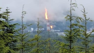 LNG Canada brûle par torchage davantage de gaz que les limites autorisées