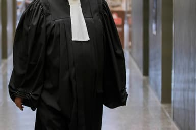 Condamné à 22 mois de détention | Même en prison, un trafiquant d’armes harcèle un avocat
