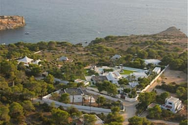 Courriels divulgués aux États-Unis | Jeffrey Epstein reluquait un domaine de Guy Laliberté