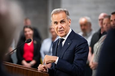 Rencontre avec Emmanuel Macron | Mark Carney est arrivé à Paris