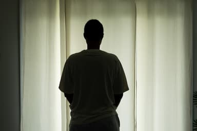Lois anti-LGBTQ+ en Afrique | « Si ce qu’on soupçonne est vrai, on va te brûler »