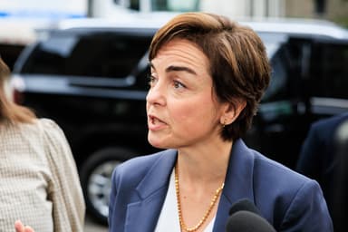 Droits de douane américains | Fréchette n’est pas rassurée à l’issue d’une rencontre avec Carney